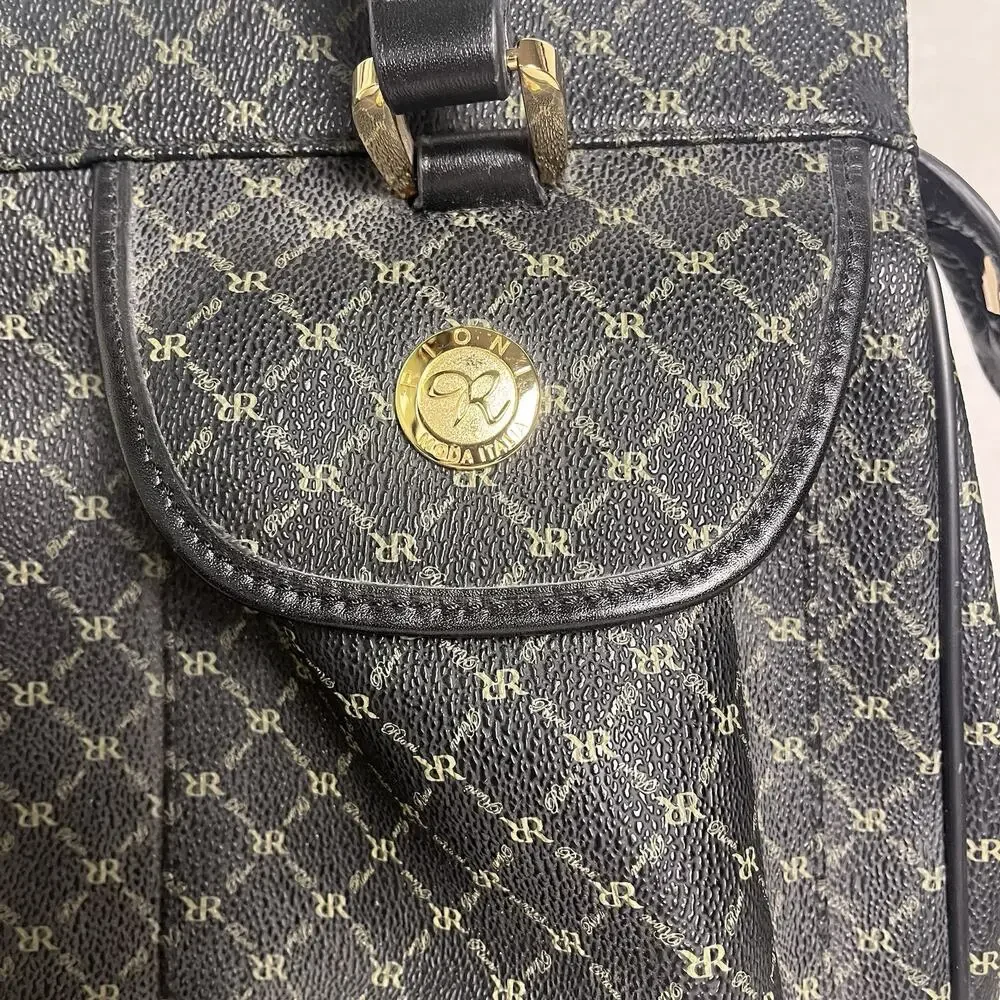 Rioni chelsea black